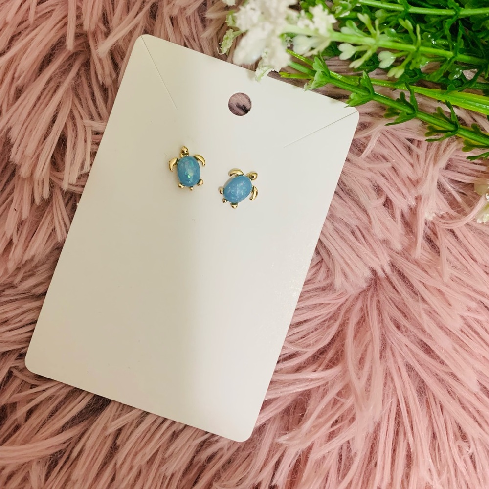 Tiny turtle earrings